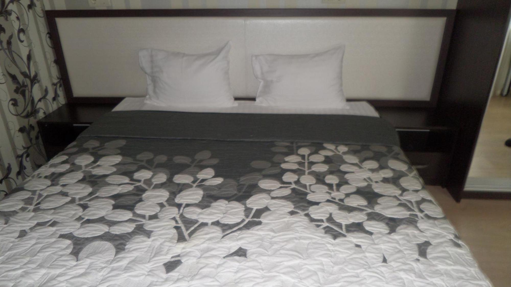 Royal Hotel Kharkiv Room photo